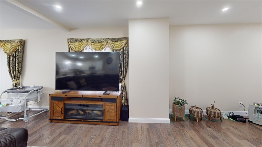 41 Modoc Street Worcester, MA 01604 - Photo 9 of 42