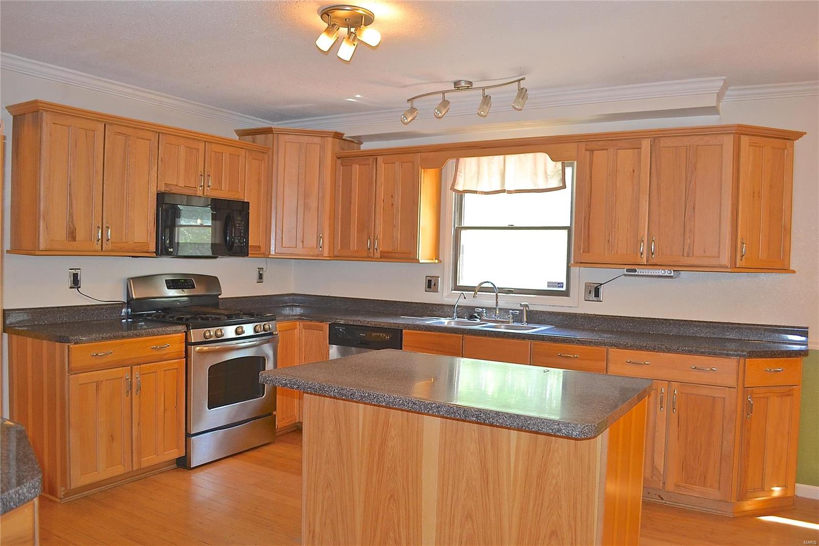 1006 Pine Lake Road Collinsville, IL 62234 - Photo 3 of 26 Gallery Image 3