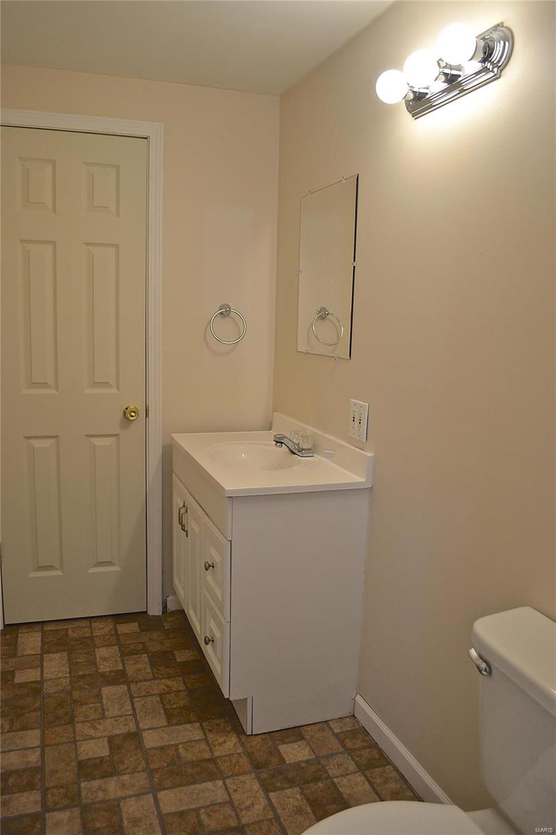1006 Pine Lake Road Collinsville, IL 62234 - Photo 21 of 26 Gallery Image 21