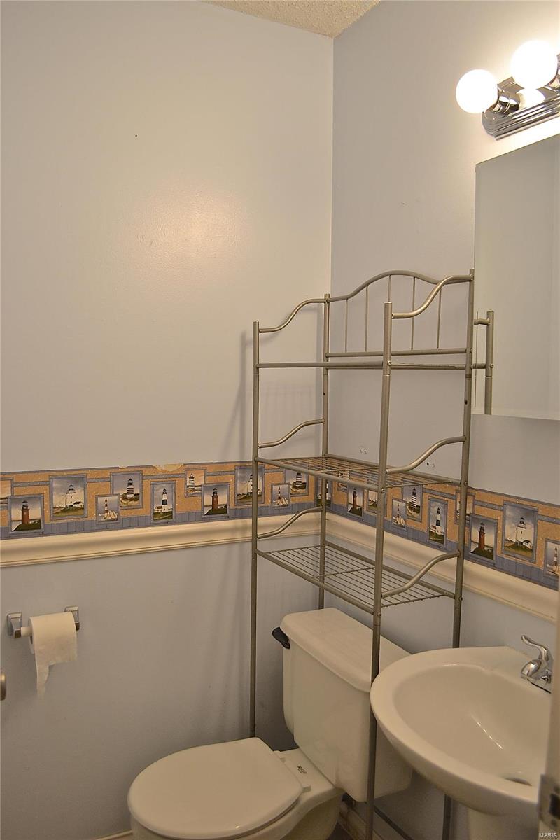 1006 Pine Lake Road Collinsville, IL 62234 - Photo 9 of 26 Gallery Image 9