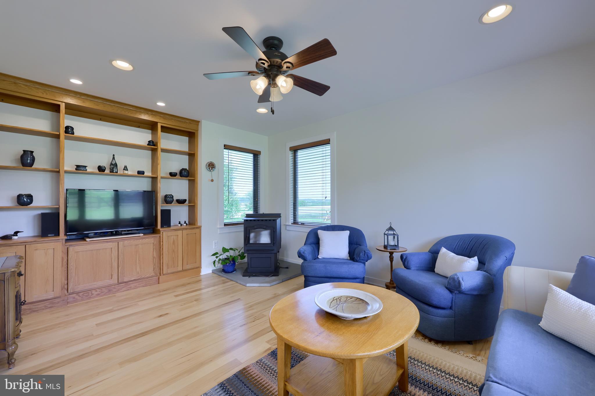 453 Frogtown Road Pequea, PA 17565 - Photo 20 of 43 Living room