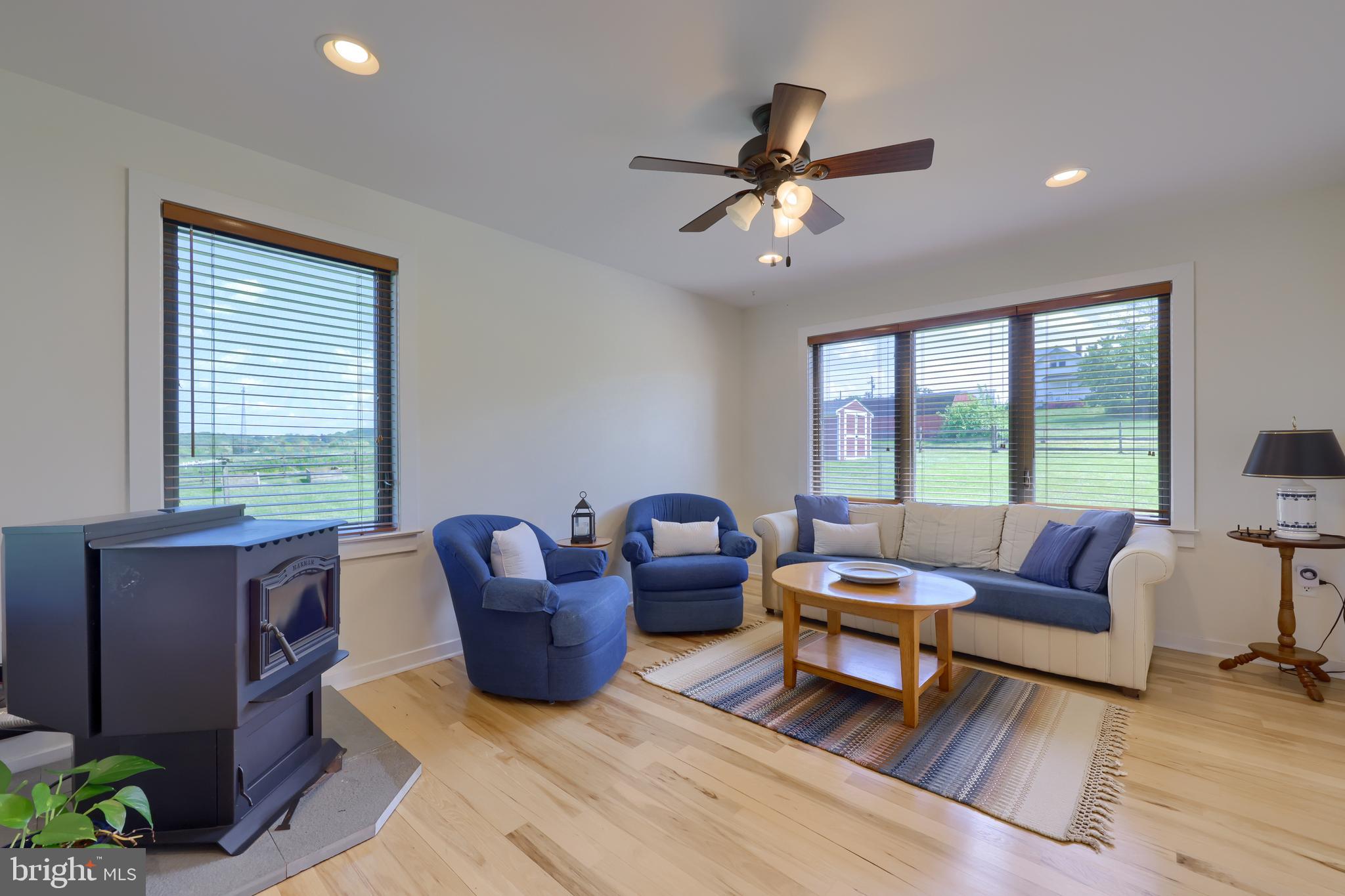453 Frogtown Road Pequea, PA 17565 - Photo 5 of 43 Living room