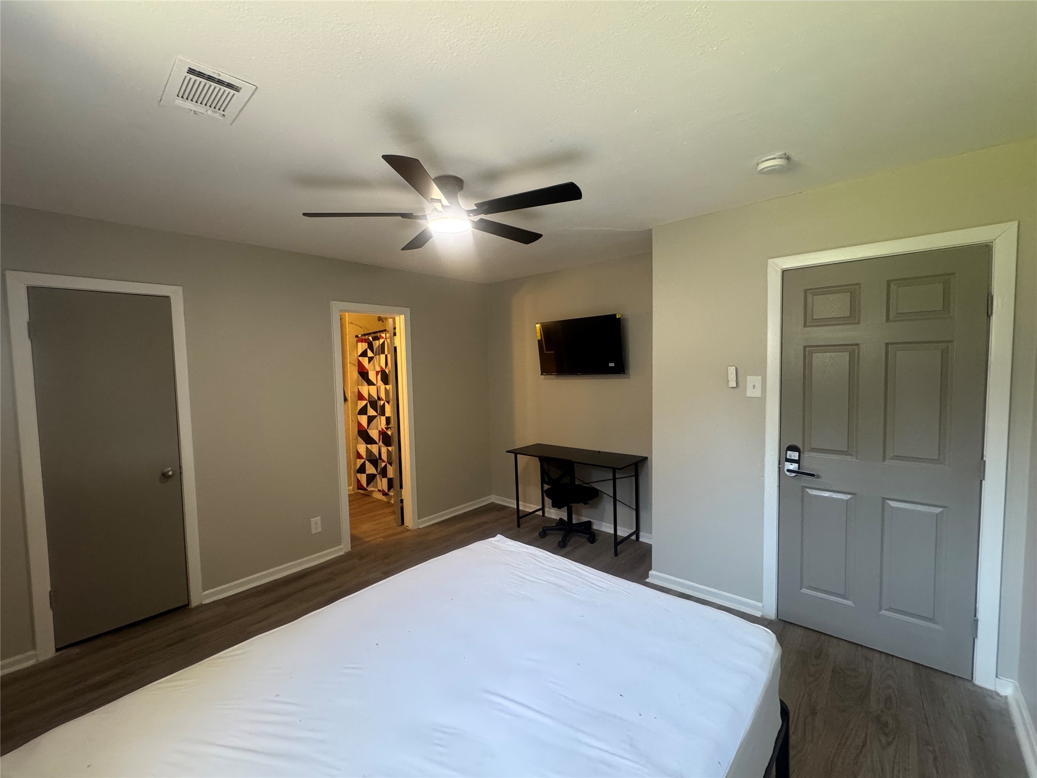 5838 Reed Road Houston, TX 77033 - Photo 8 of 22 Gallery Image 8