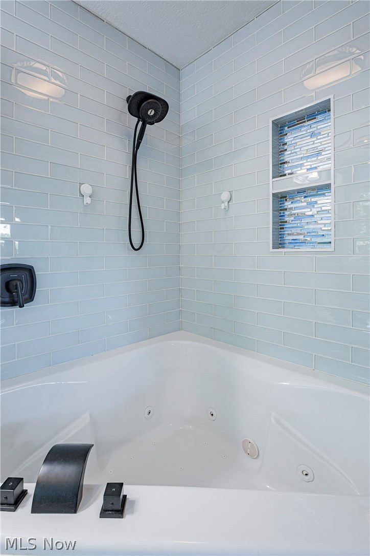 2055 Ganyard Road Akron, OH 44313 - Photo 30 of 49 Bathroom featuring a textured ceiling