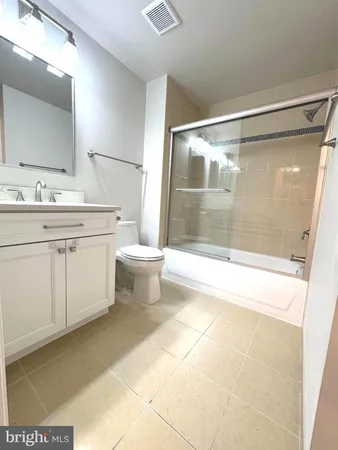 $2,900 | 1641 International Drive, Unit 418, McLean, VA 22102