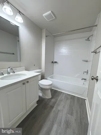 $2,900 | 1641 International Drive, Unit 418, McLean, VA 22102