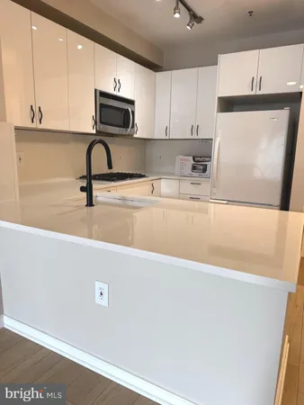 $2,900 | 1641 International Drive, Unit 418, McLean, VA 22102