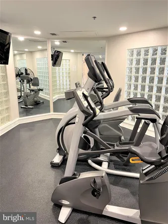 $2,900 | 1641 International Drive, Unit 418, McLean, VA 22102