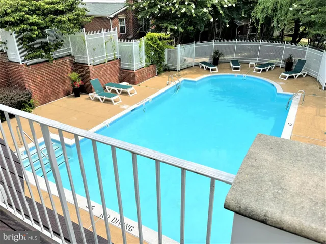 $2,950 | 1641 International Drive, Unit 418, McLean, VA 22102