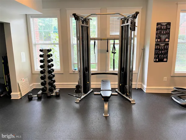 $2,900 | 1641 International Drive, Unit 418, McLean, VA 22102