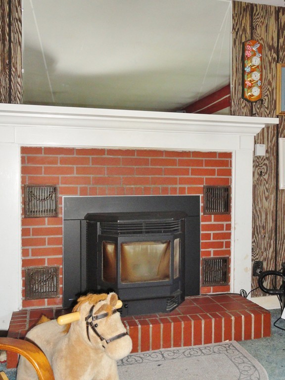 10 Inwood Road Rutland, MA 01543 - Photo 7 of 21 a view of fireplace and front door