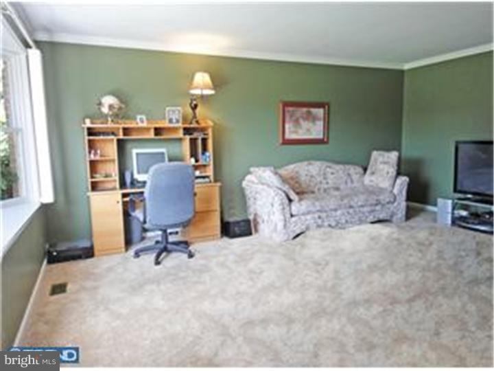 24 Jericho Road Holland, PA 18966 - Photo 2 of 15 Gallery Image 2