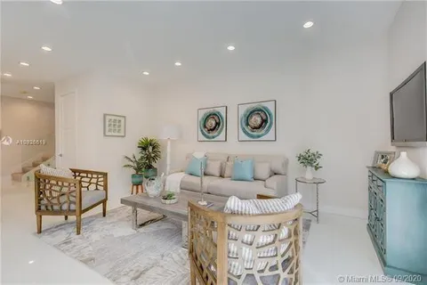 $4,000 | 698 Northeast 43rd Street, Unit 698, Oakland Park, FL 33334