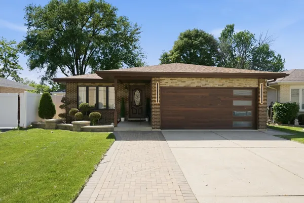 $475,000 | 8320 Lamon Avenue, Burbank, IL 60459