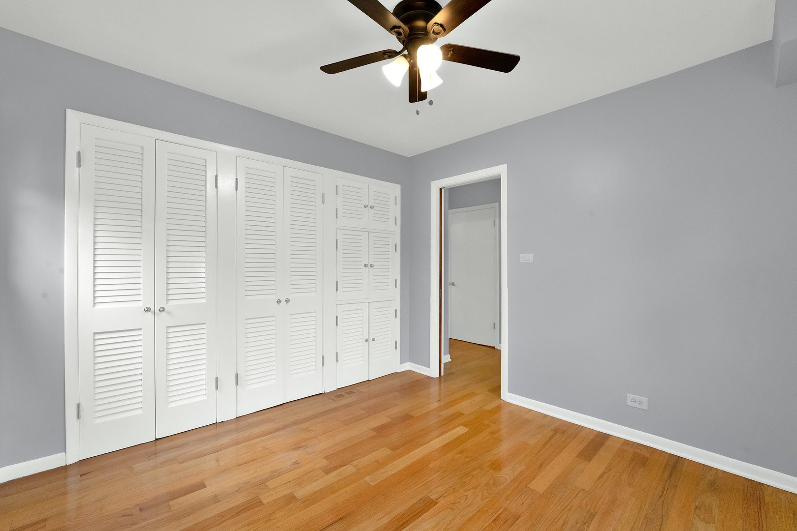 8950 East Prairie Road Evanston, IL 60203 - Photo 13 of 25 wooden floor in an empty room