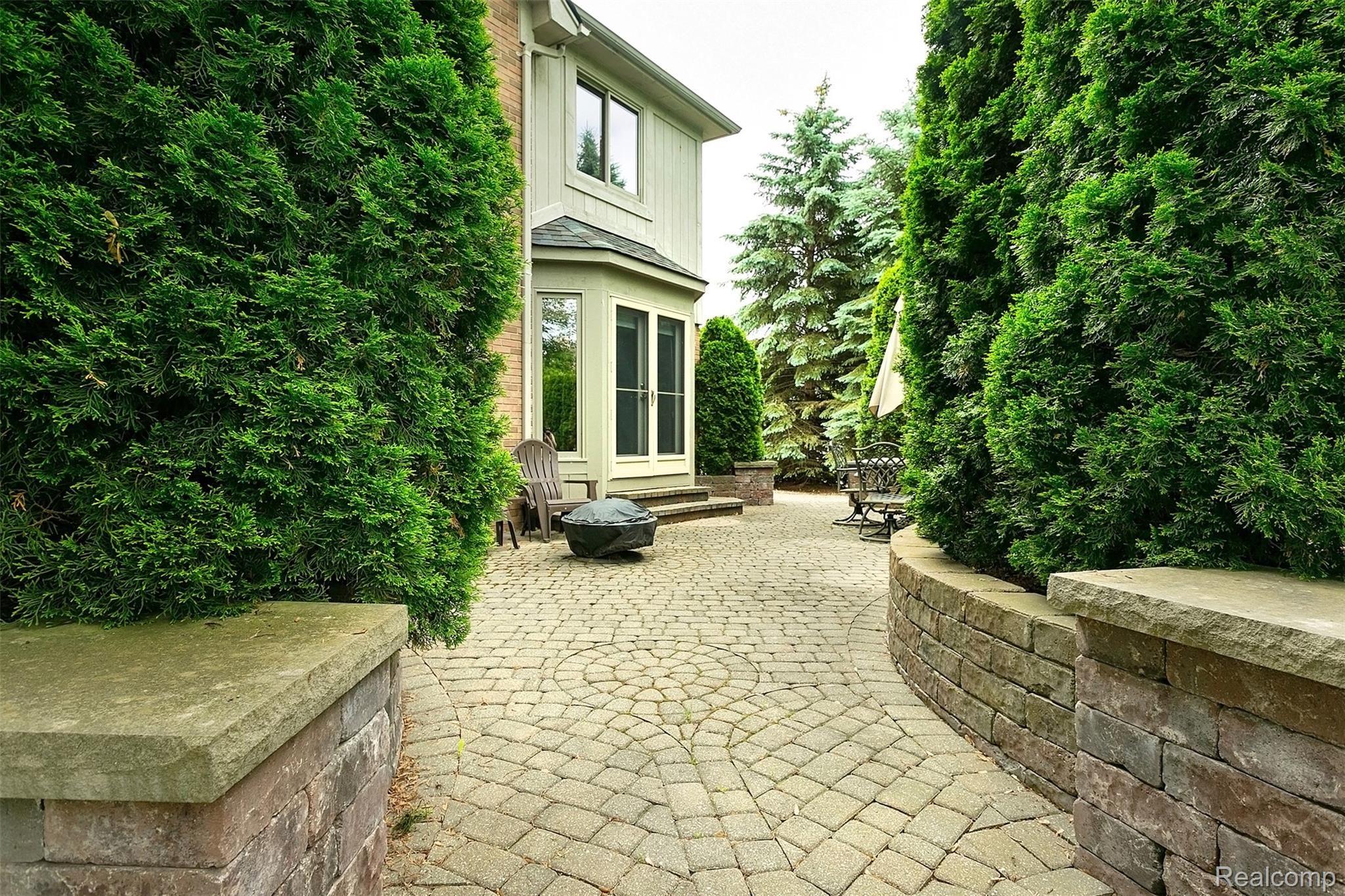 997 Norcross Drive Rochester, MI 48307 - Photo 40 of 45 Norcross_june-6.jpg