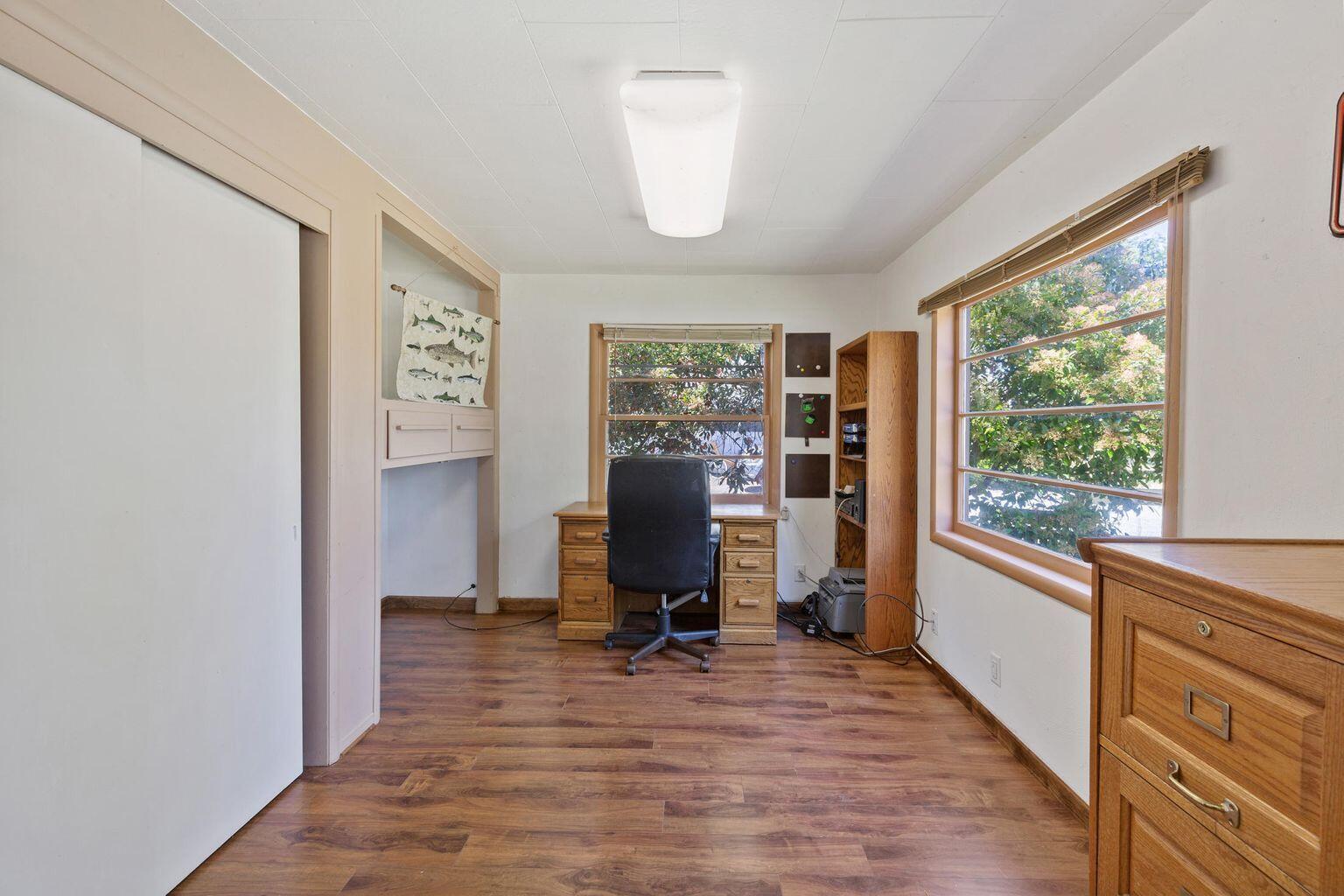 4601 Lower River Road Grants Pass, OR 97526 - Photo 12 of 36 a view of a livingroom with wooden floor and a window