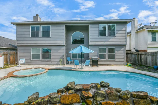 a view of a backyard with table and chairs potted plants