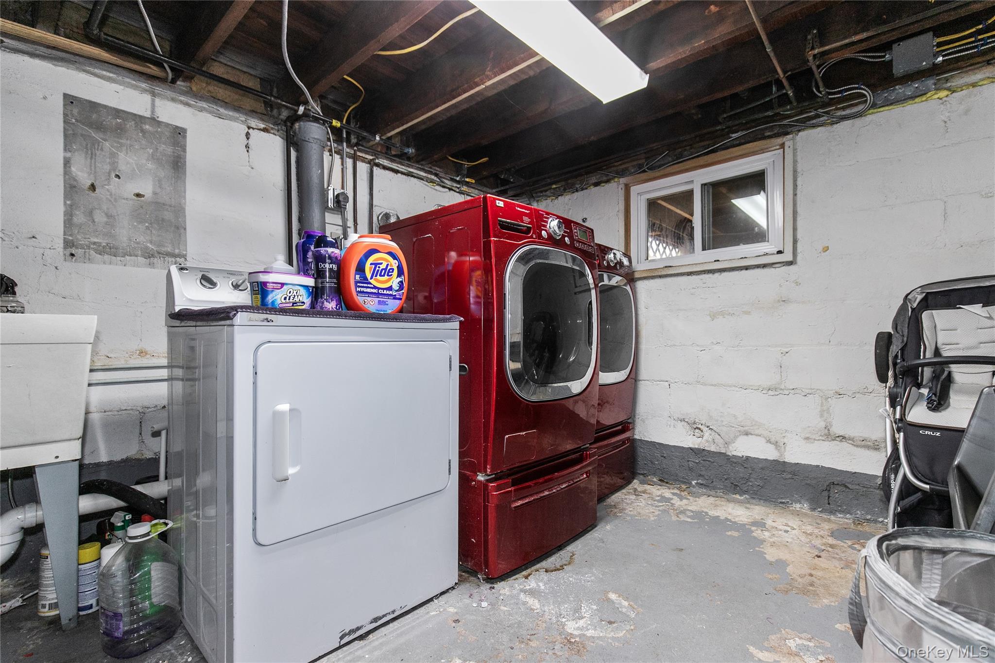 34 Avondale Street Valley Stream, NY 11581 - Photo 16 of 20 a utility room with dryer and washer