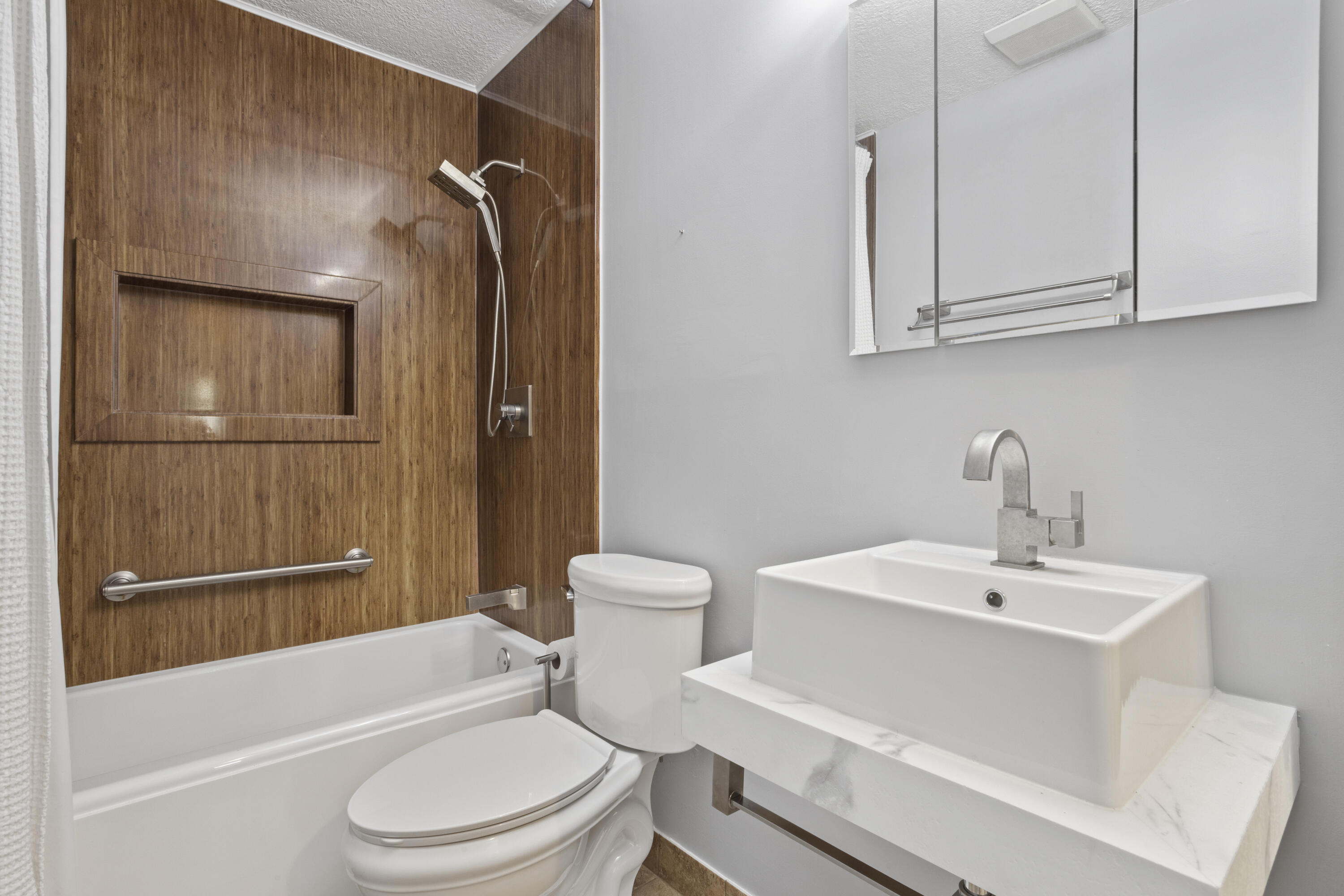 2090 Atkinson Road Biloxi, MS 39531 - Photo 12 of 18 012