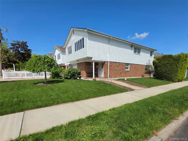 $1,099,000 | 90-17 165th Avenue | Howard Beach