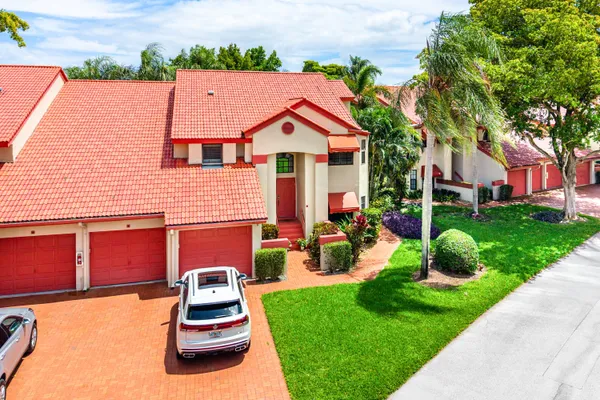 $279,900 | 7685 Lexington Club Boulevard, Unit B, Delray Beach, FL 33446