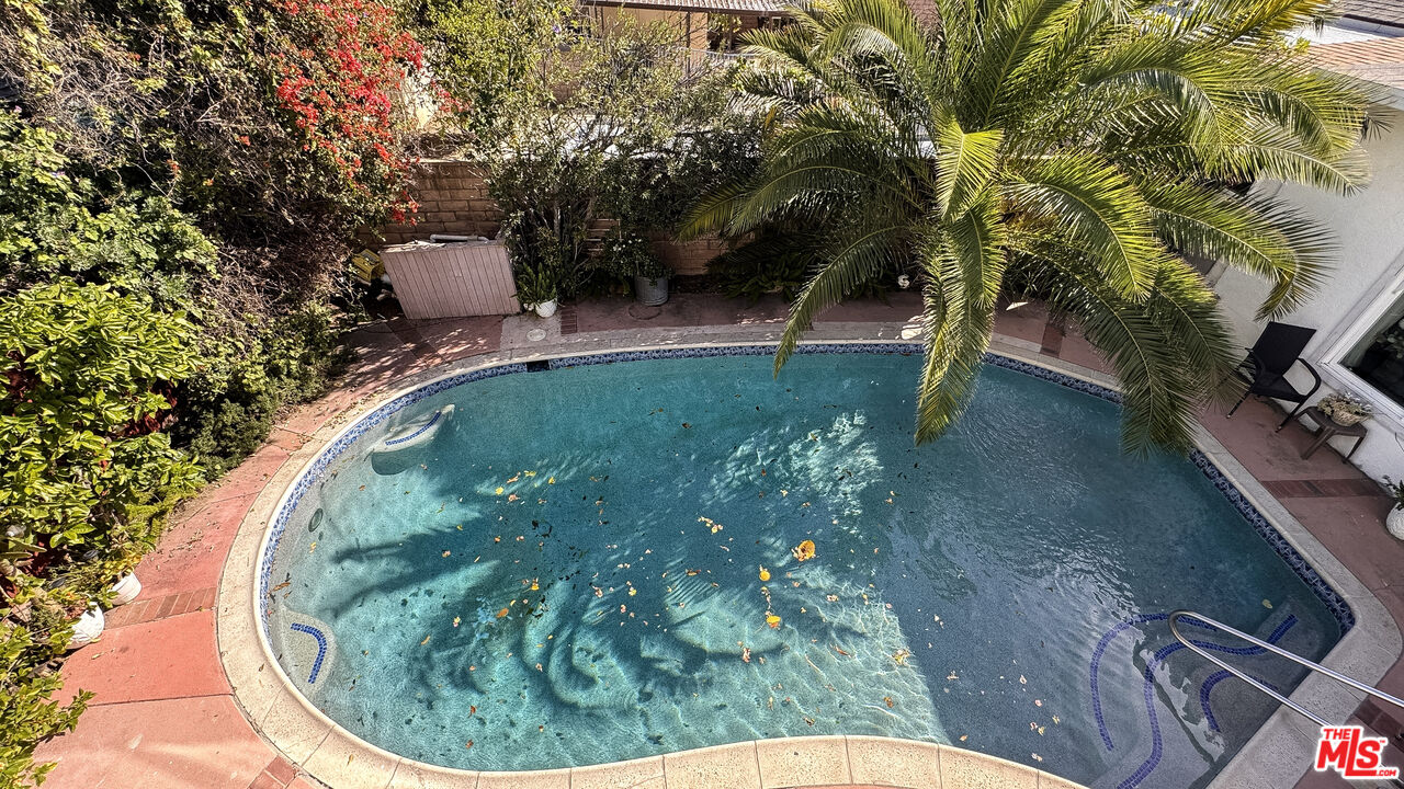 19557 Calvert Street Tarzana, CA 91335 - Photo 11 of 11 a view of outdoor space and yard