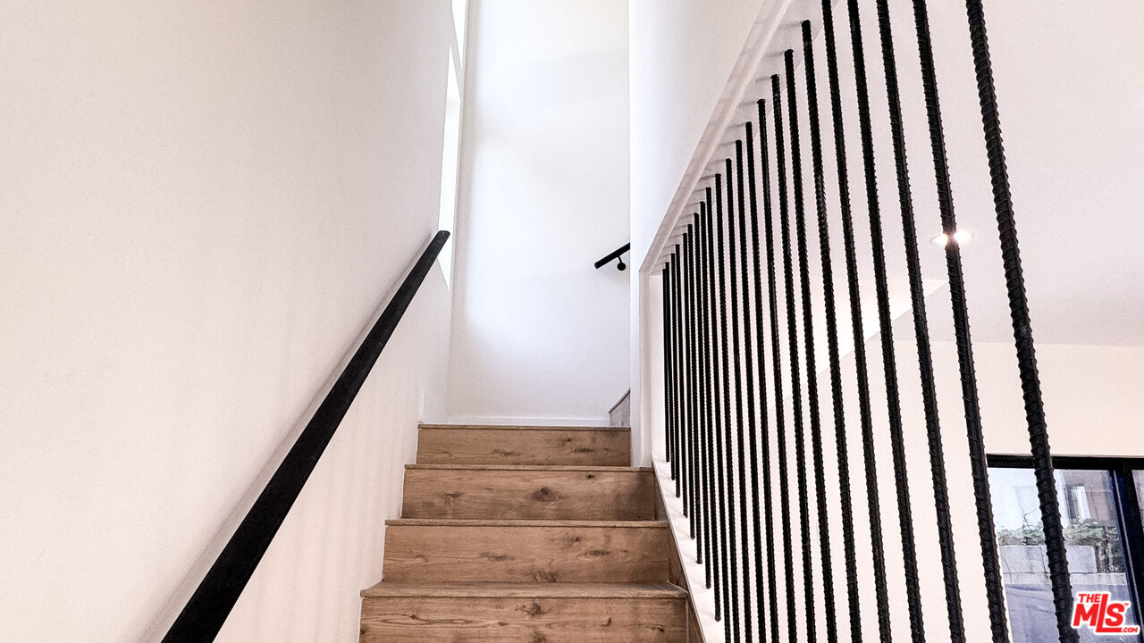 19557 Calvert Street Tarzana, CA 91335 - Photo 7 of 11 a view of entryway