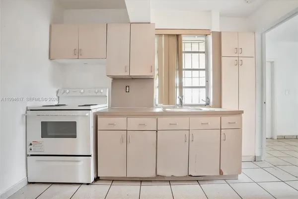 $500,000 | 6810 Southwest 1st Street, Miami, FL 33144