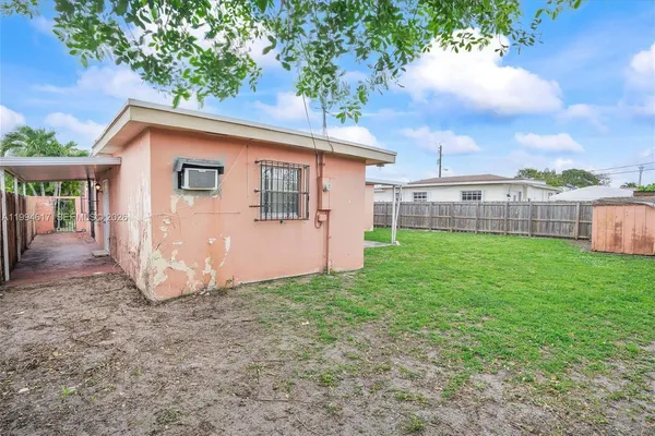 $500,000 | 6810 Southwest 1st Street, Miami, FL 33144