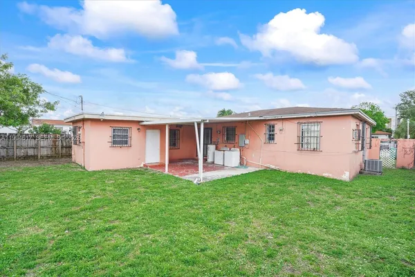 $500,000 | 6810 Southwest 1st Street, Miami, FL 33144