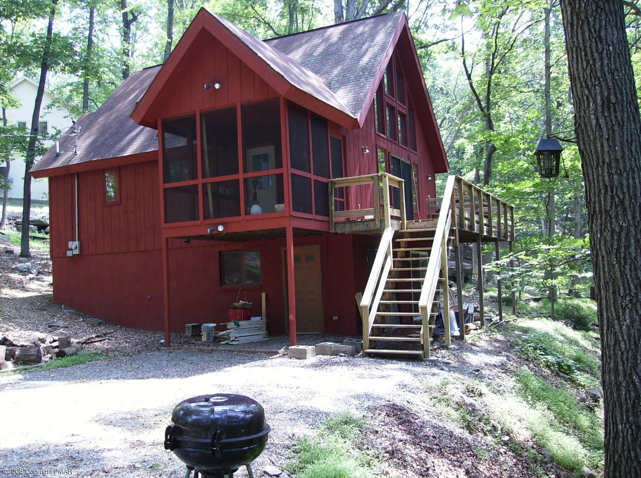2727 Radcliff Road Bushkill, PA 18324 - Photo 1 of 14 a front view of a house with a yard