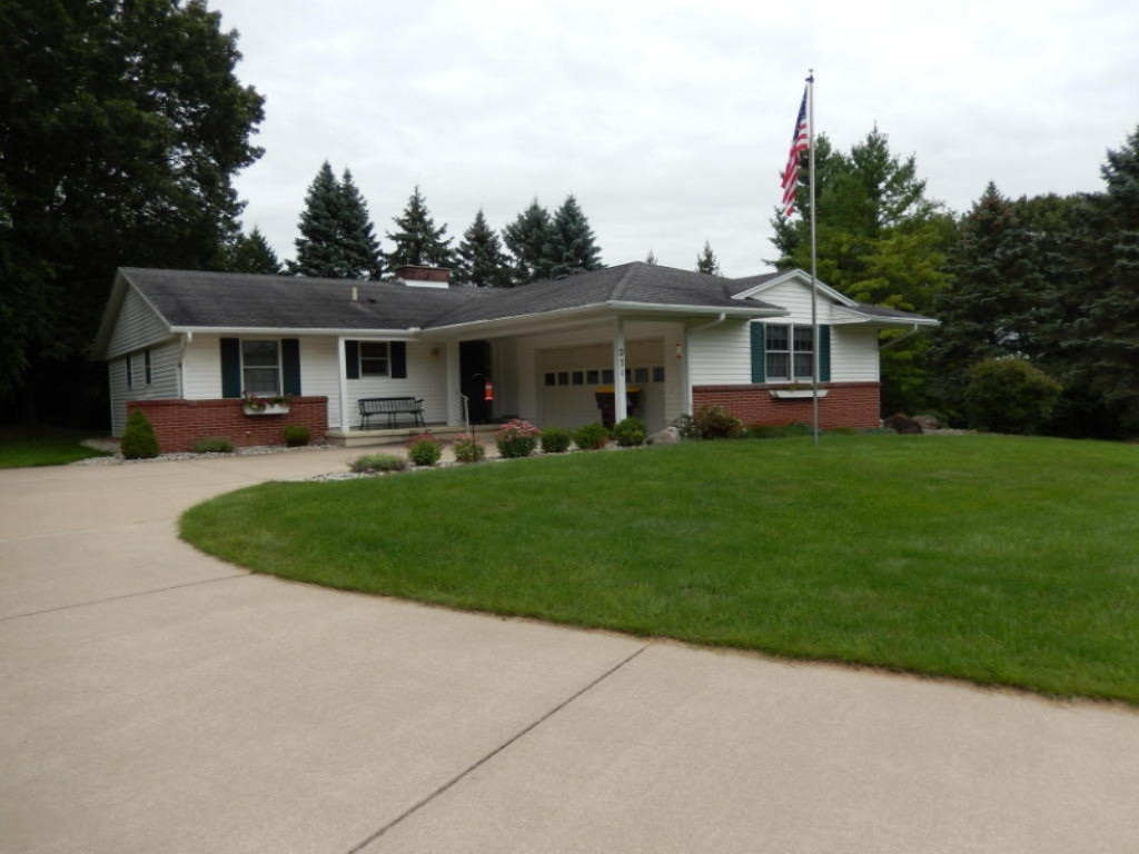 271 Ridgewood Court Ionia, MI 48846 - Photo 1 of 21 FRONT
