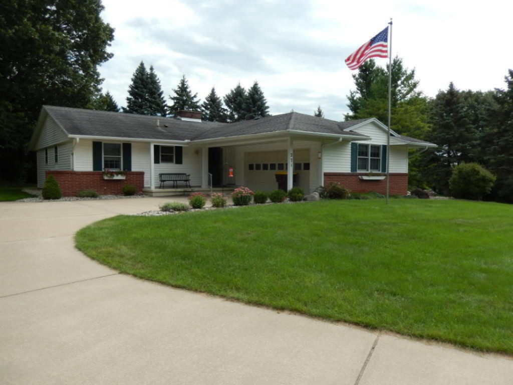 271 Ridgewood Court Ionia, MI 48846 - Photo 2 of 21 2