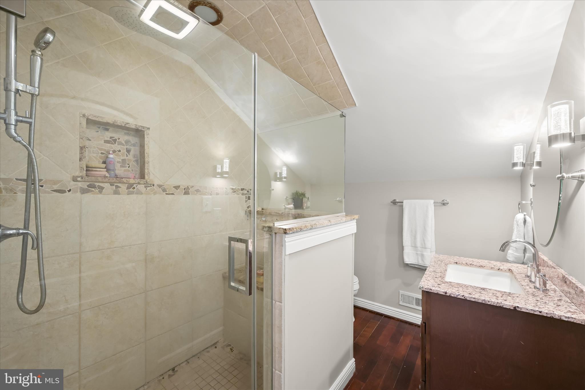 1470 Log Inn Road Annapolis, MD 21409 - Photo 20 of 40 Upper Level Full Bath
