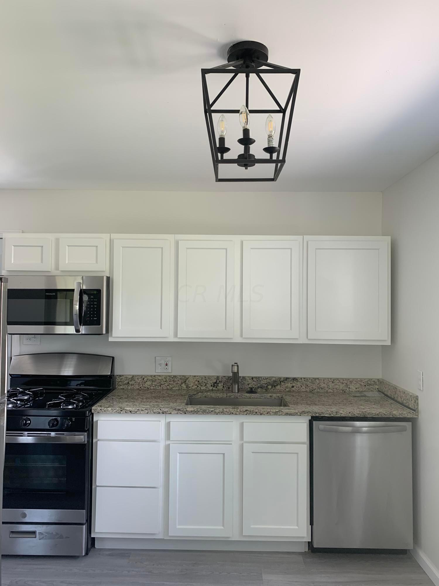973 Exeter Road Columbus, OH 43213 - Photo 2 of 39