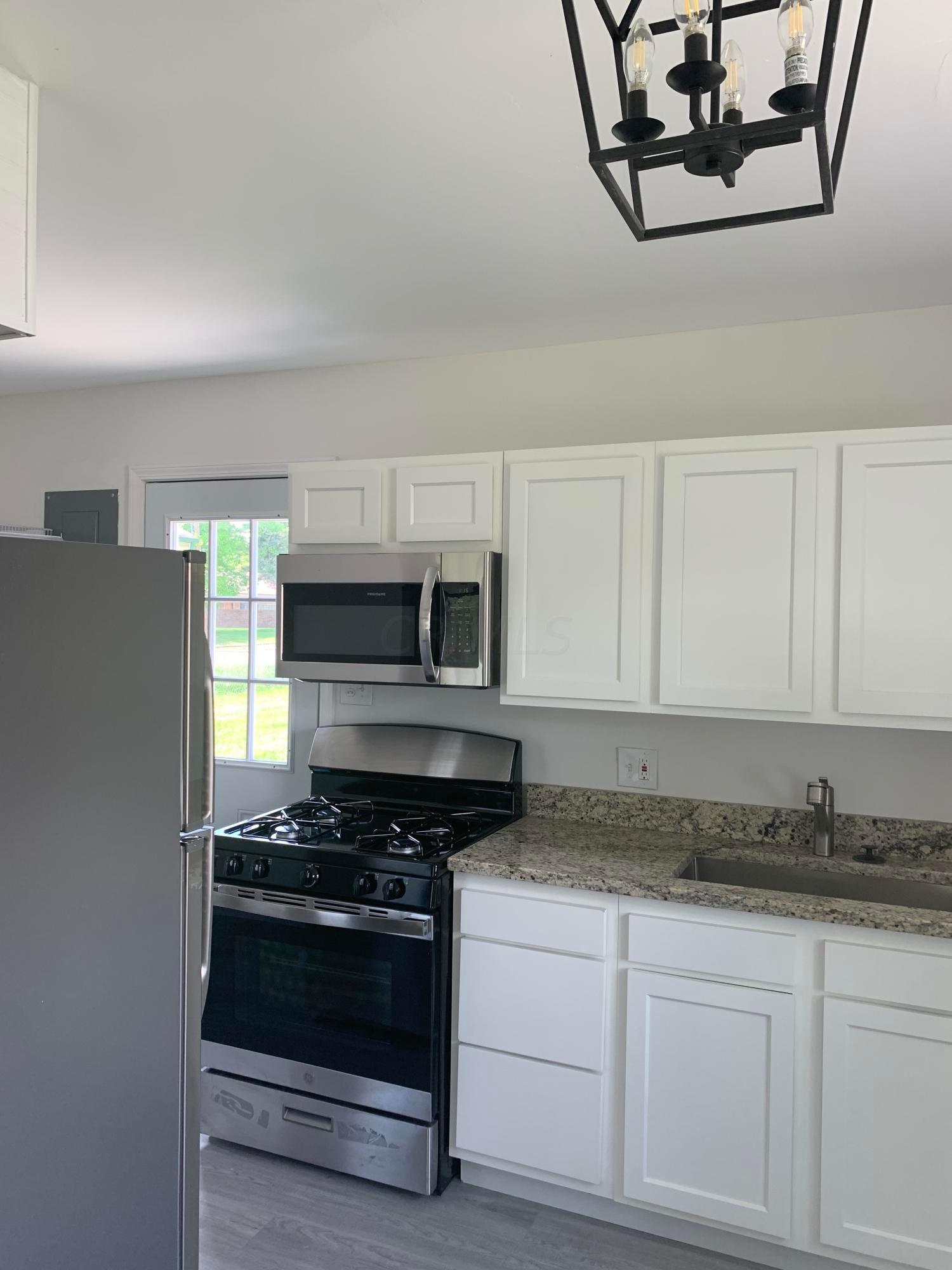 973 Exeter Road Columbus, OH 43213 - Photo 3 of 39