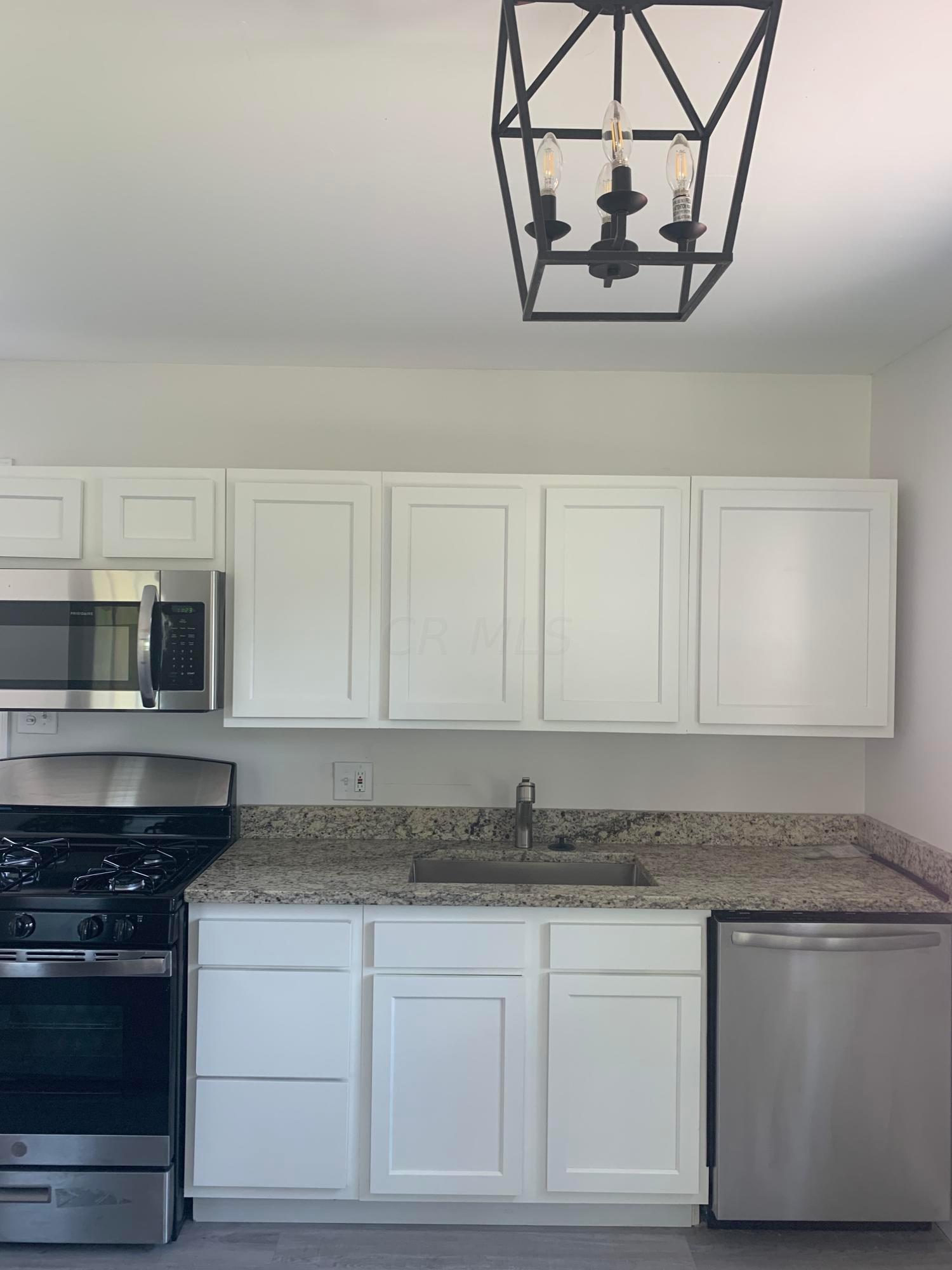 973 Exeter Road Columbus, OH 43213 - Photo 5 of 39