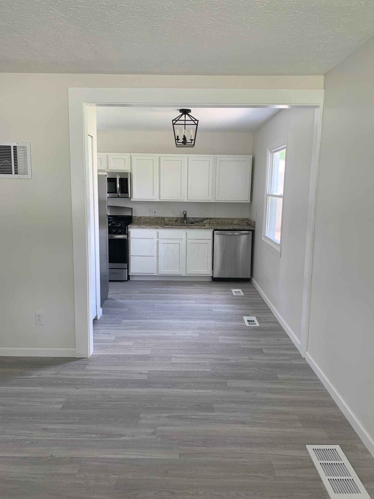 973 Exeter Road Columbus, OH 43213 - Photo 7 of 39