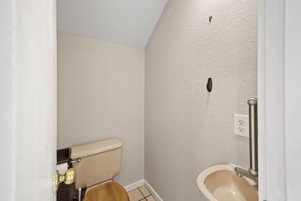 805 Highway 534 Loop Kerrville, TX 78028 - Photo 16 of 27 Half bath downstairs