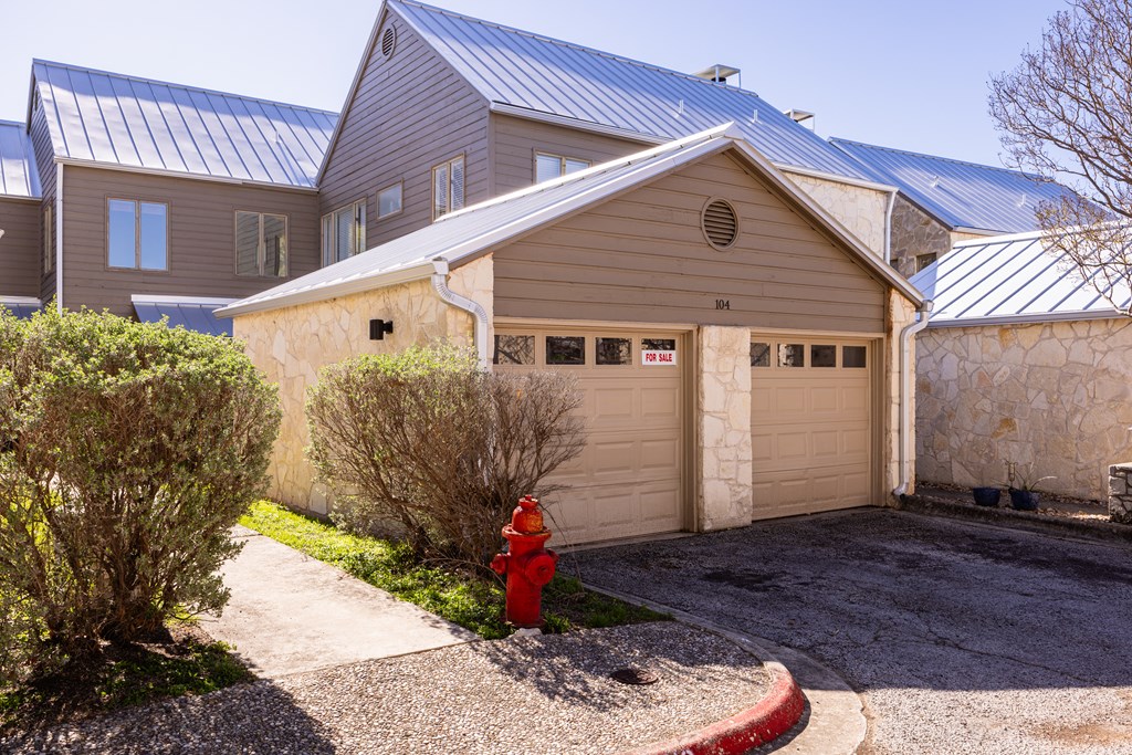 805 Highway 534 Loop Kerrville, TX 78028 - Photo 3 of 27 Two car garage