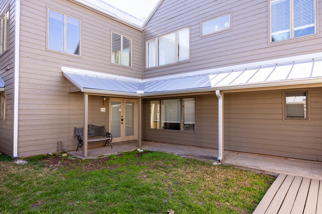 805 Highway 534 Loop Kerrville, TX 78028 - Photo 4 of 27 Covered walkway to garage