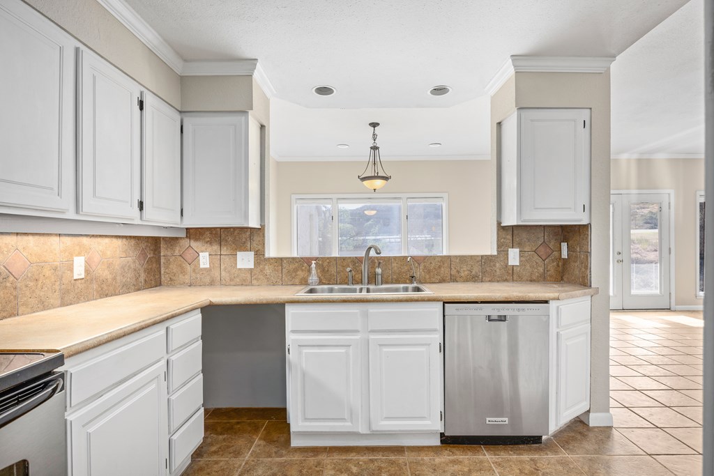 805 Highway 534 Loop Kerrville, TX 78028 - Photo 9 of 27 Kitchen looking toward dining area