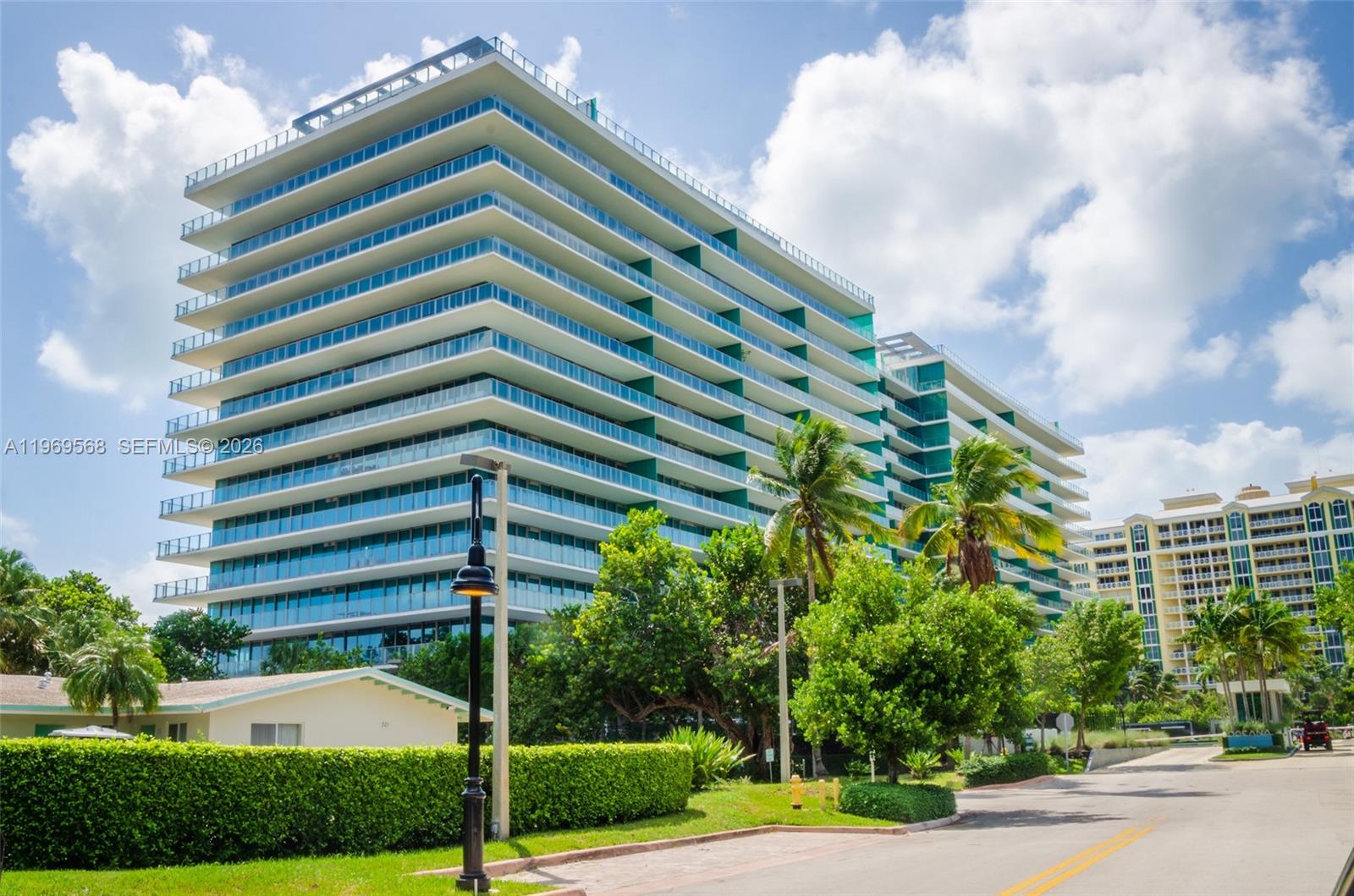 350 Ocean Drive, Unit 406N Key Biscayne, FL 33149 - Photo 5 of 41 a front view of a house
