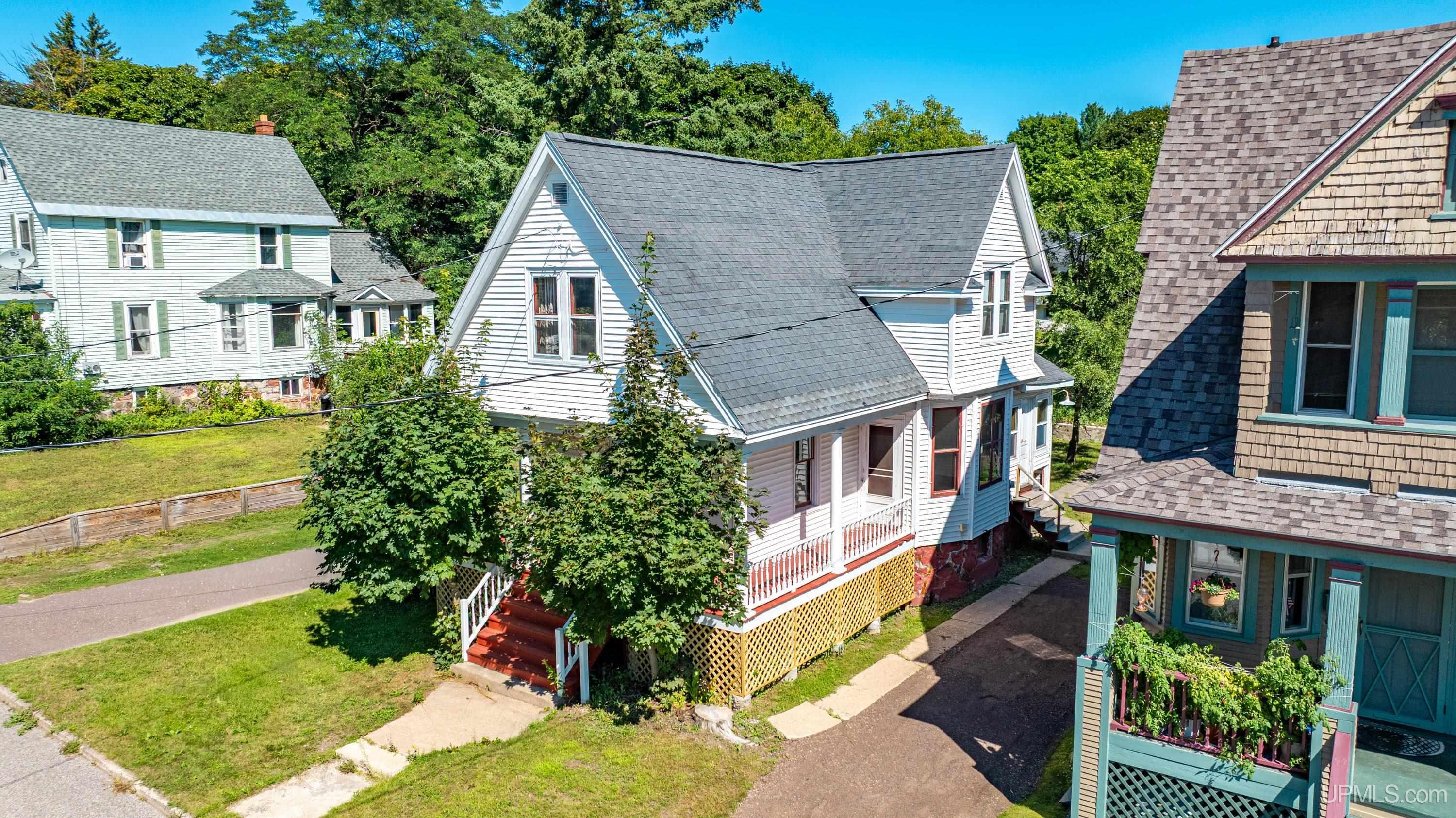 1115 Summit Street Hancock, MI 49930 - Photo 3 of 68