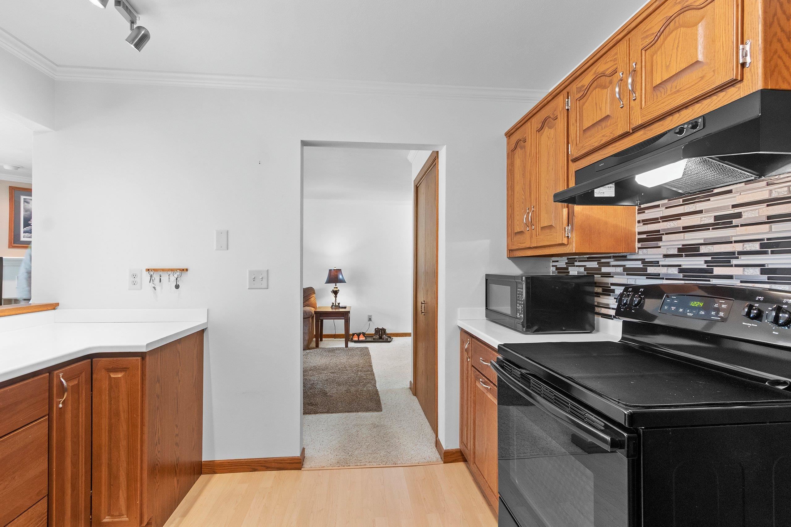 2945 Mossy Oak Circle Green Bay, WI 54311 - Photo 7 of 28