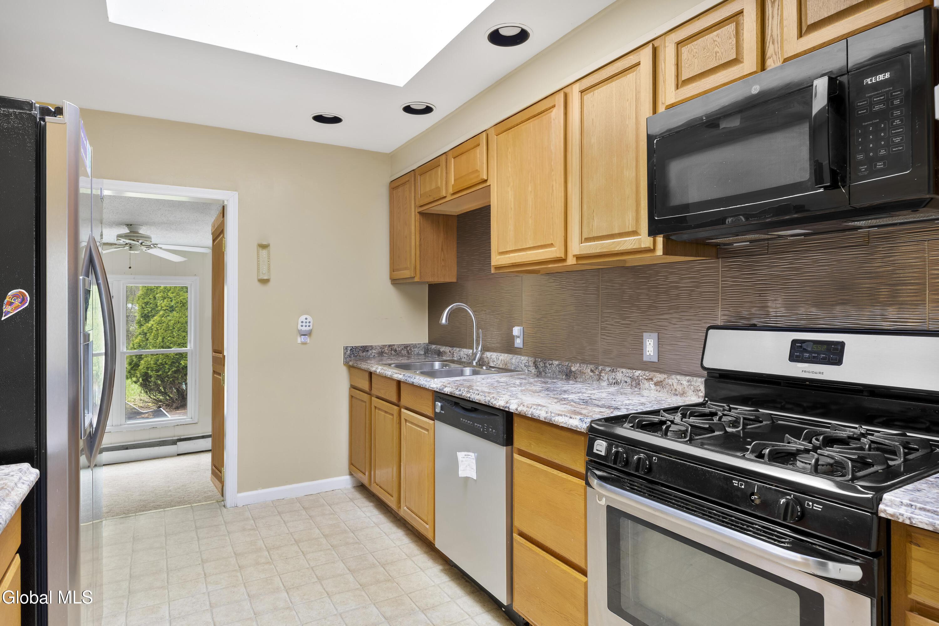 10 Leto Road Albany, NY 12203 - Photo 10 of 30 9