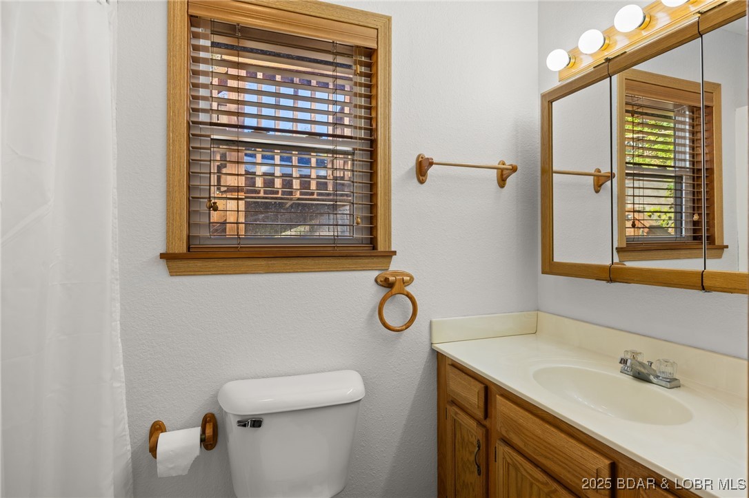 48 Boot Circle Camdenton, MO 65020 - Photo 16 of 44 Main level Primary Bathroom