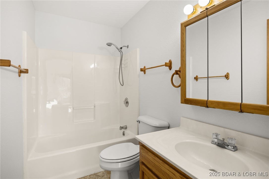 48 Boot Circle Camdenton, MO 65020 - Photo 19 of 44 Main level bathroom