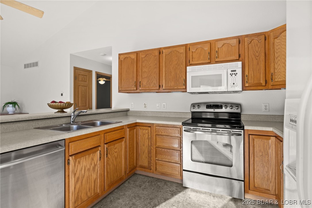 48 Boot Circle Camdenton, MO 65020 - Photo 7 of 44 Main level Kitchen